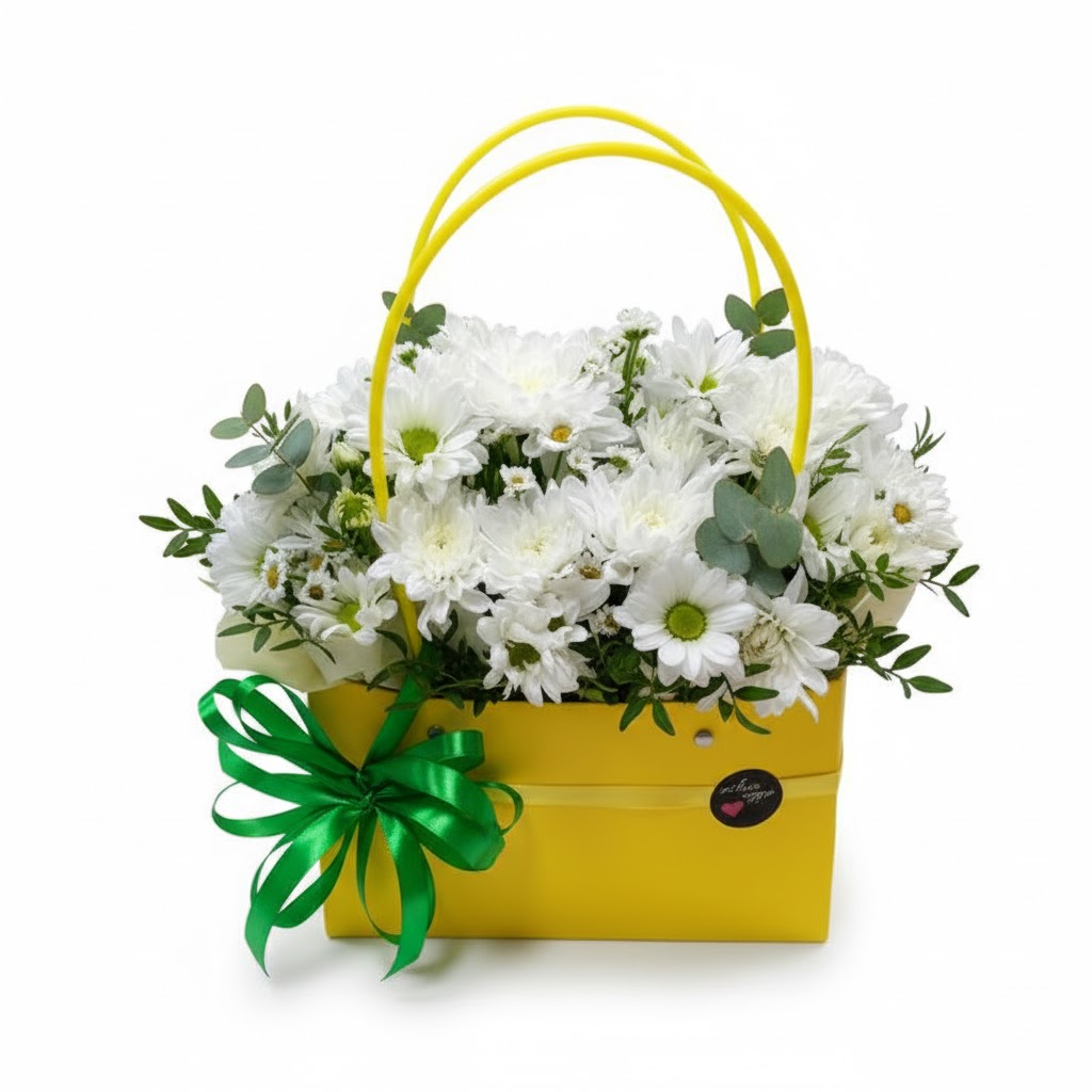 Aranjament cu Crizanteme Albe în Cutie Galbenă